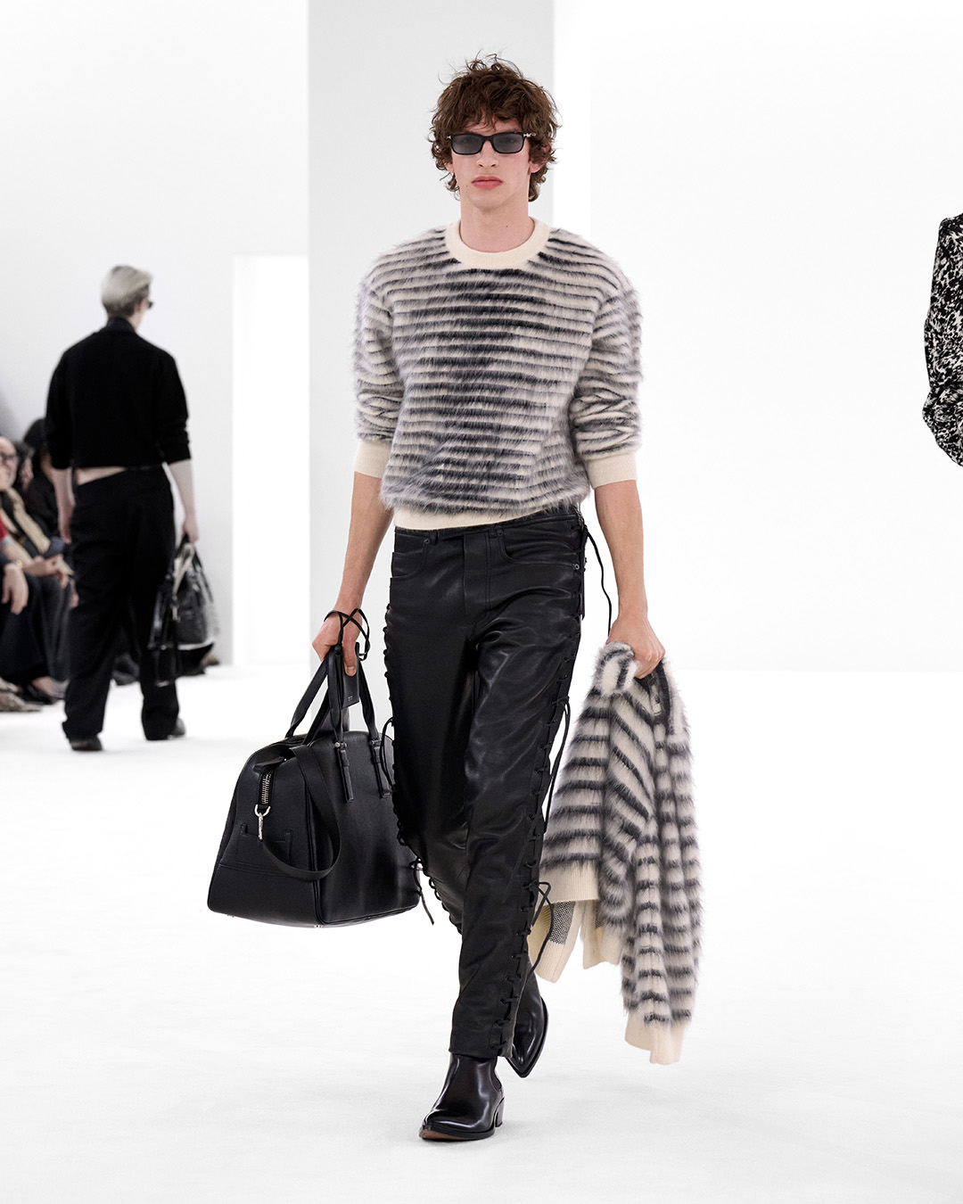Look 10