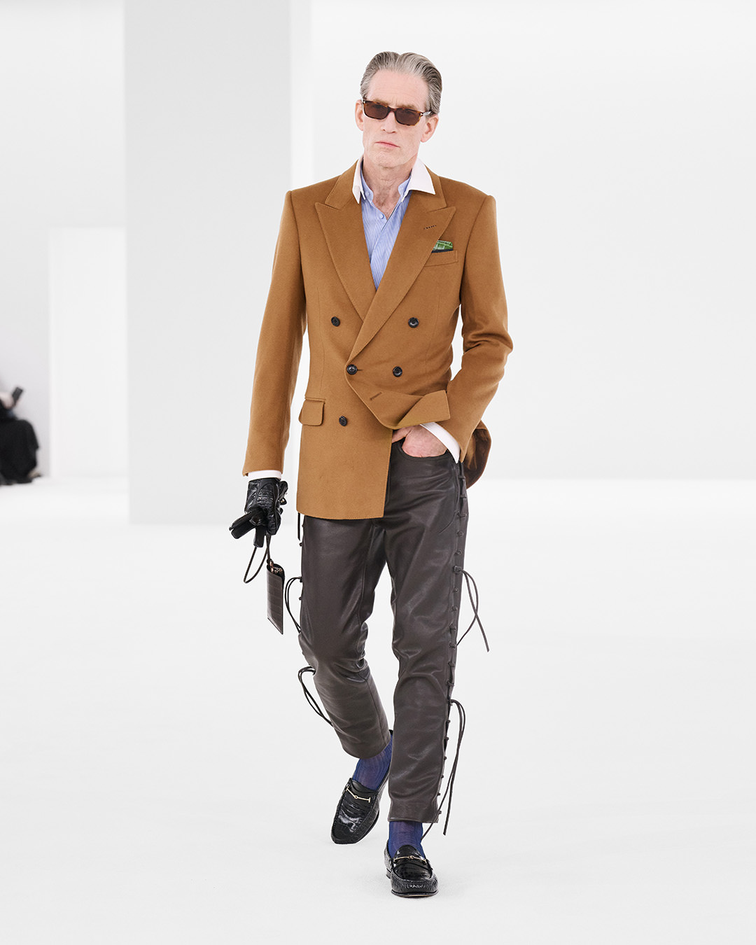 Look 32